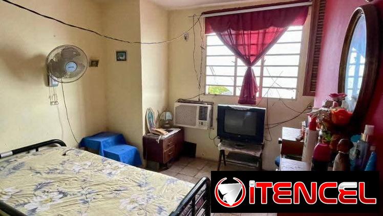 Oportunidad única en Playa, cerca del Tropicana!  Se vende casa en altos tipo dúplex, amplia y bien distribuida.