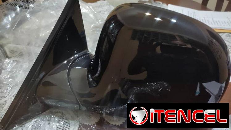 Juego de espejos laterales para auto universales manuales: 60 usd