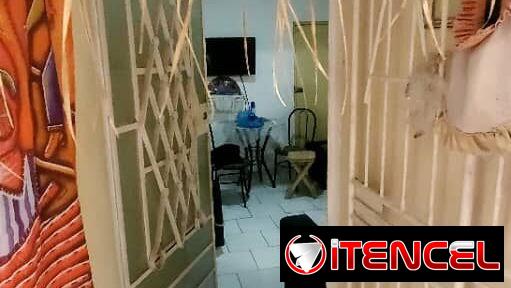 12500 usd vendo apartamento en el vedado es interior más q céntrico ubicado en 23 y G es en bajos de 1/4 con vestidor (q