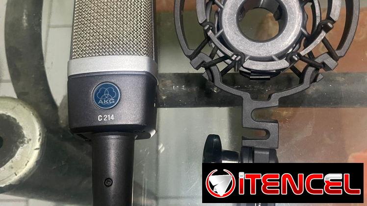 Micrófono condensador akgc214 con antipop línea y pie de micrófono en 200 usd contactar al 50133797
