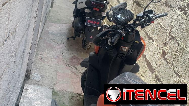 Motos de combustión automáticas Avispon
