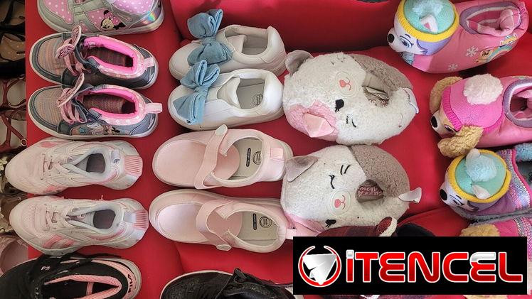 Zapatos y ropa para niña