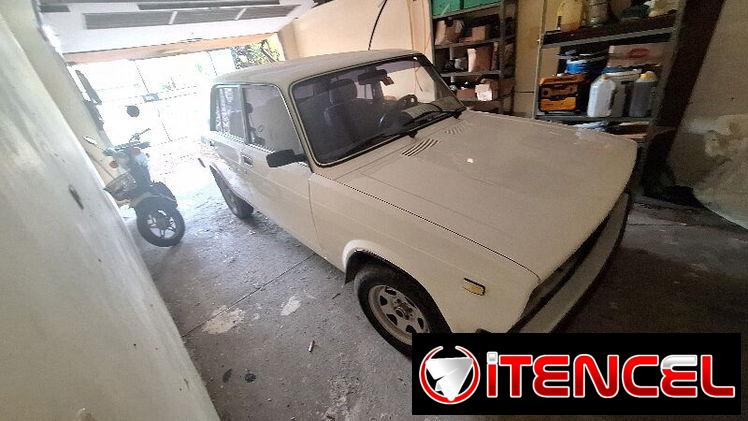 Lada 2105 del año 2000 en muy buen estado