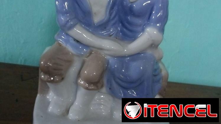 Se venden adornos de porcelana