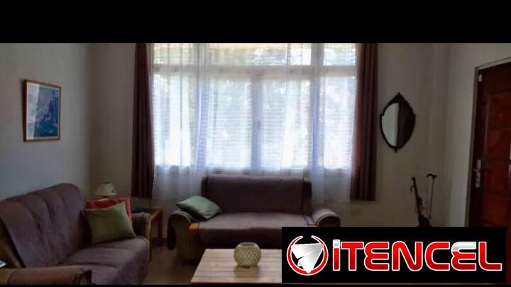 Casa en el VEDADO , cerca de Calzada y 12 en 72000
