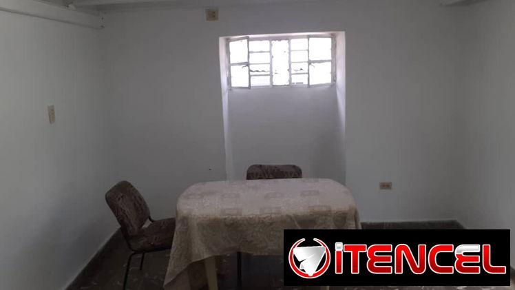 Se rentan 2 apartamentos en línea y B , vedado