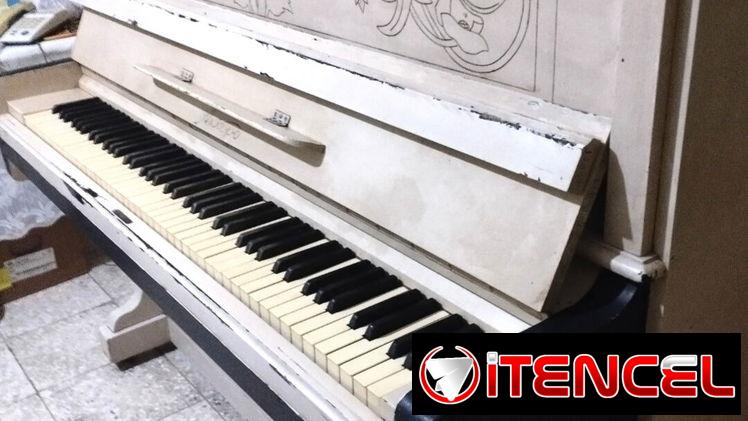 Piano Vertical.