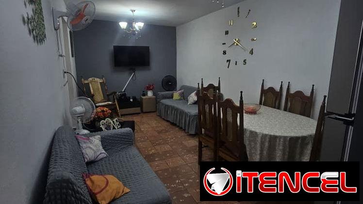 🏡*116_⚠️Gran⚠️Oferta⚠️De un Apto en el Cerro en un 3er piso de los edificios no tan altos,son anchos de pasos cortos,vi