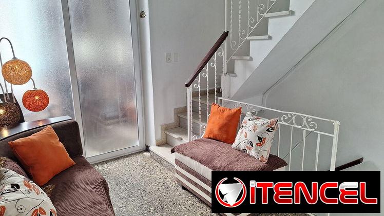 Se renta bella casa en primer piso con dos niveles y 4 habitaciones.(RAl0051)