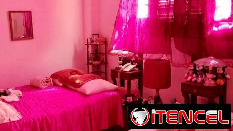 Biplanta de 1938 con 4 Dormitorios en Lawton !!!