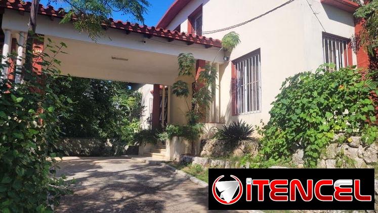 Grandisima casa en Alturas de Miramar
