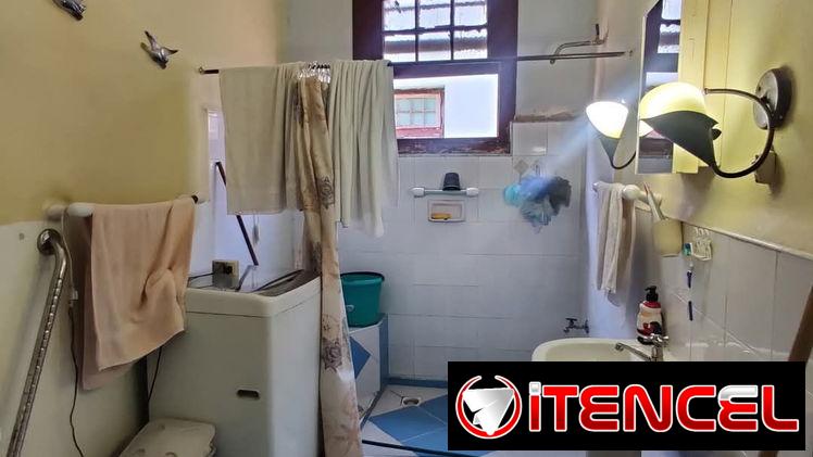 Vivienda amplia en altos, cercana a 23 y G . Vedado !!!