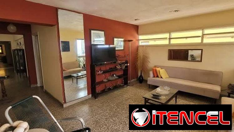 En venta dos grandes aptos en tercer y último nivel con azotea libre de un edificio en Miramar !!!
