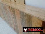 Espaldar de cama en Madera con estantes laterales