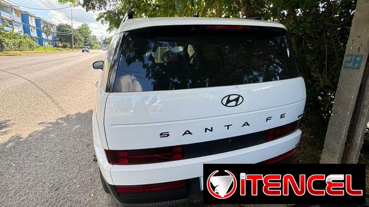 Vendo o negocio en Hyundai Santa Fe XRT 2025 12.000 millas