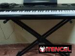 Piano de 76 teclas Casio Impecable