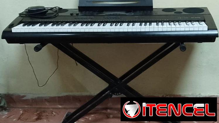 Piano de 76 teclas Casio Impecable