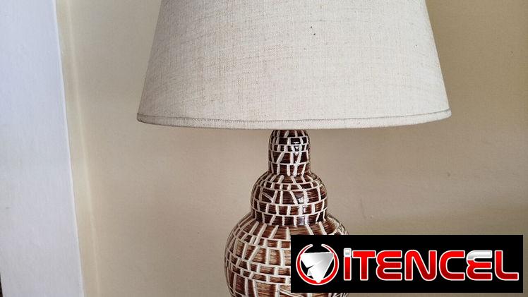 Lámpara con base de porcelana