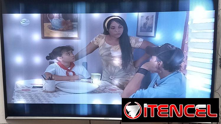 Vendo tv 50″ curvo para las piezas.  Se oye bien, mando ok,