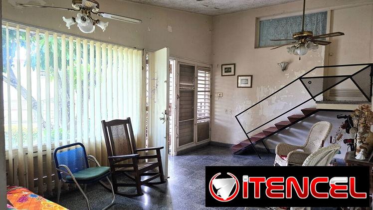 Casa de 3/4, 2 medios cuartos y garaje, en Nuevo Vedado (NV-321)