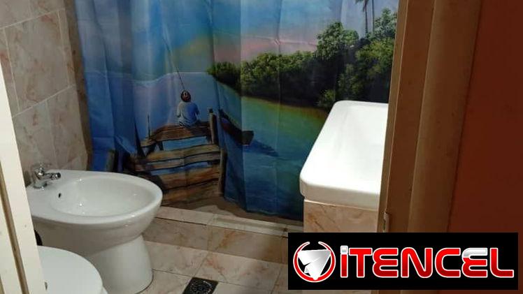 Rento apto en Playa de 3 cuartos y 2 baños con terraza a la calle. Cerca de 31 y 42. Alquiler Lineal. Se aceptan niños