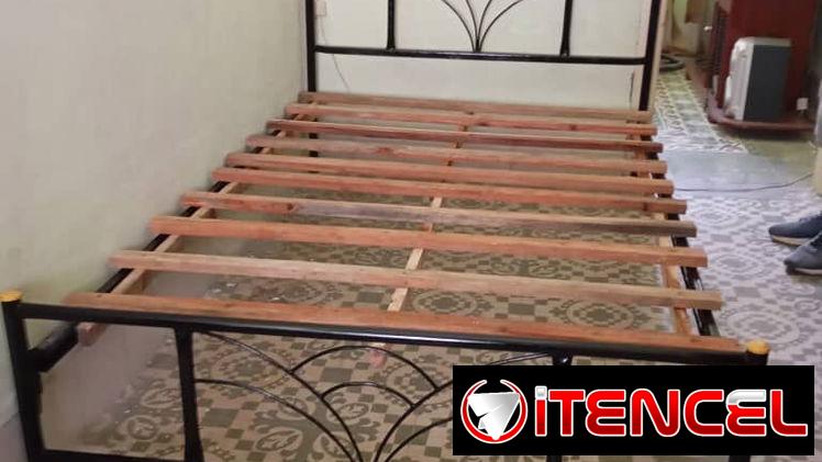 Cama camera de tubos con diseño cuadrado