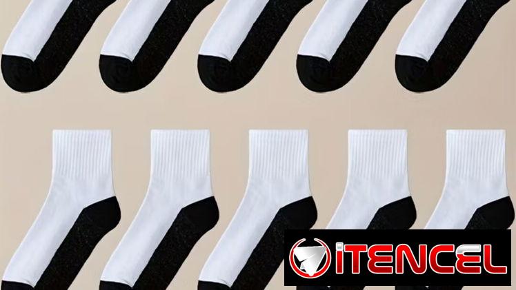 Medias blancas con plantillas negras
