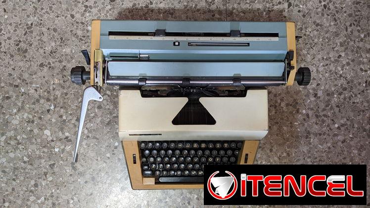 Máquina de escribir Robotron, Alemania años 70.