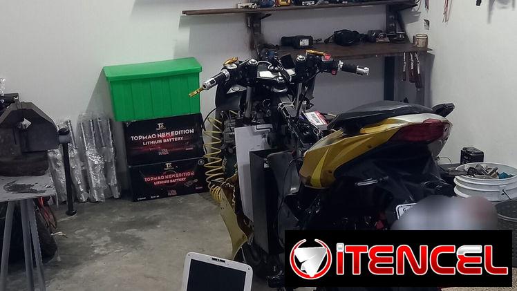 Taller mecánico y eléctrico de motos eléctricas en el vedado