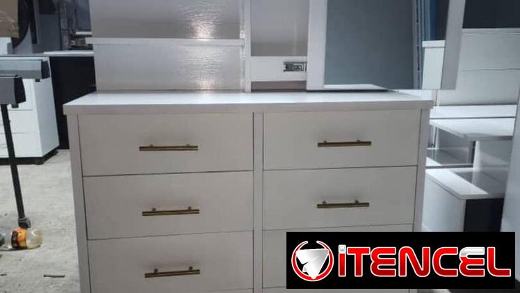 Cómodas con espejos Color blanco y negro