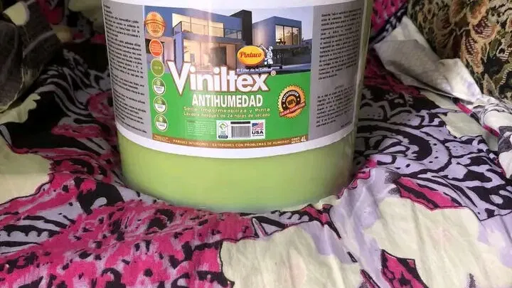 Aquí está lo q buscas si tieneshumedad y filtraciones sus buenas pinturas original sellada hasta las puerta de su casa