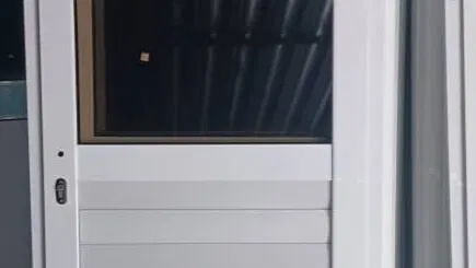 Puerta de aluminio mejor precio imposible contamos con mensajería gratuita en toda la Habana