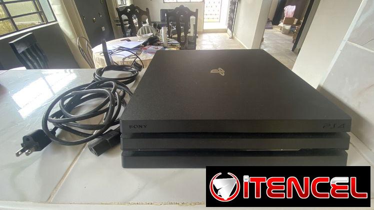 PlayStation 4 Pro Versión 9.00 Pirateado 1 TB HDD Resolución 4K Incluye 4 mando