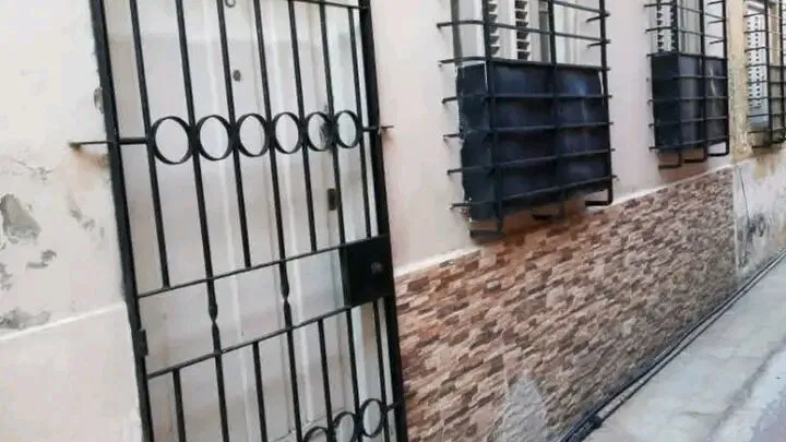 Propiedad en Bajos e interior en Perfecto Estado Constructivo   Ubicado en 19 y 52 Playa.