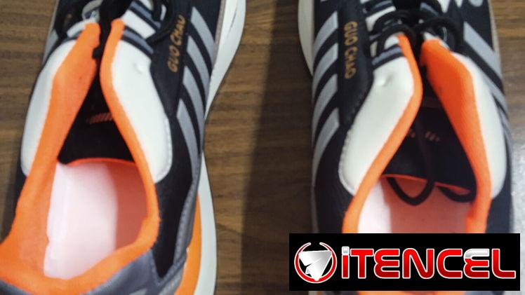 Zapatillas deportivas talla 41 y 42.