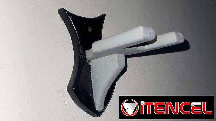 Guitarra con soporte de madera
