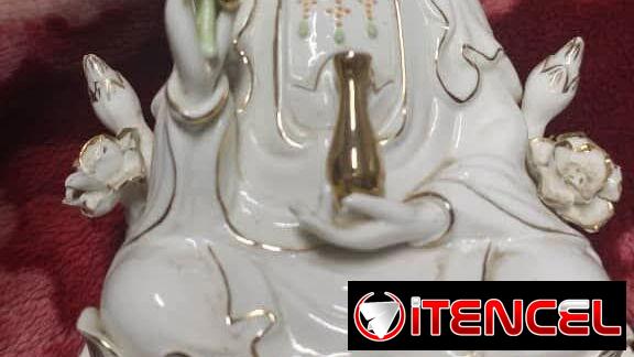 Esfinge de porcelana blanca de Dehua
