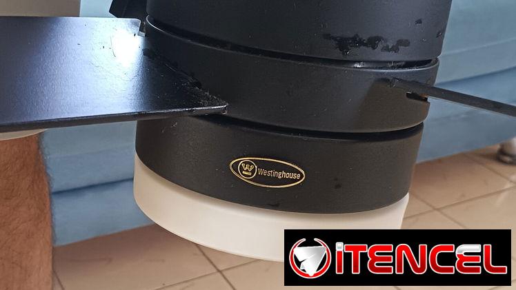 Lampara de techo Westinghouse con ventilador y mando para regular velocidades.