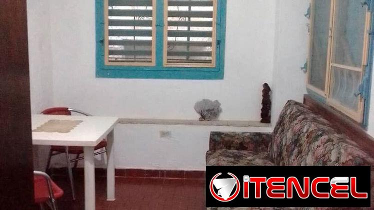 Se renta casa de una habitación sin piscina a 3 cuadras de la playa. 58858577