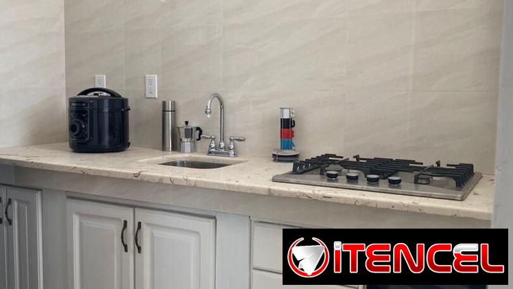 Apartamento disponible en Centro Habana a solo 2 cuadras del Malecón.