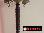 Vendo perchero antiguo de pie , madera y bronce.