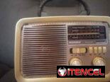 Radio FM Y AM. CON OTRAS FUNCIONES COMO LINTERNA ETC.