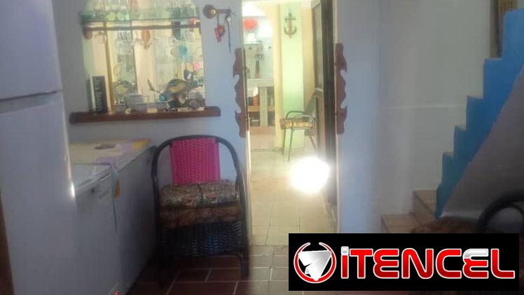 Vendo casa puerta calle