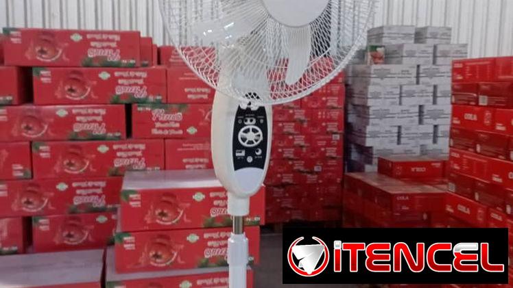 Ventilador recargable de pedestal