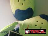 Sandalias Jordan para niños pequeños, y crocs