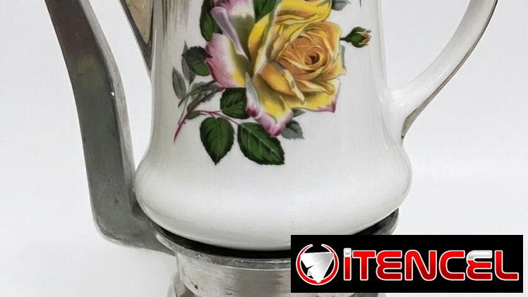 Cafetera de porcelana italiana