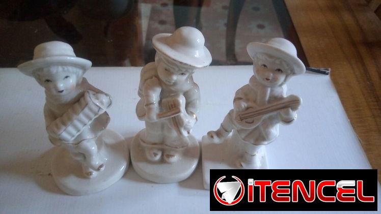 Se venden adornos de porcelana