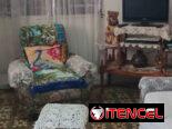 Se vende apto de 1/4 en primer piso de un biplanta con placa libre.