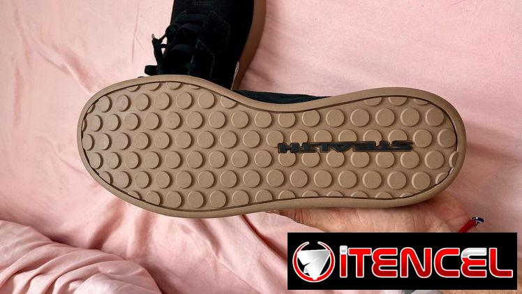 Vendo par de zapatos negros nuevos