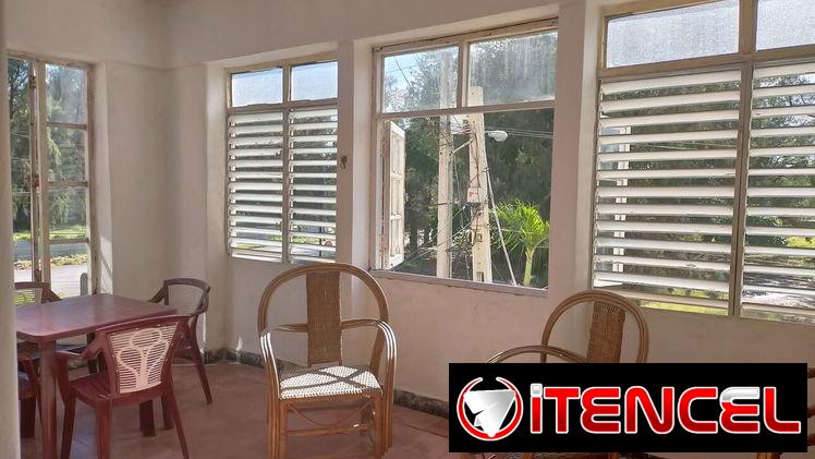 Ref # 32.Espectacular propiedad en Miramar con 3 cuartos y medio y garaje!!! Super amplia y luminosa!!!!